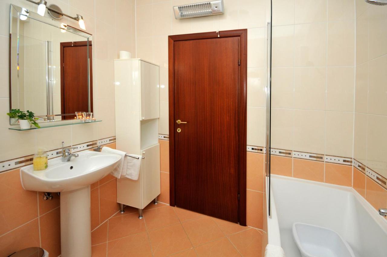 Apartments Roza Trogir Exterior photo