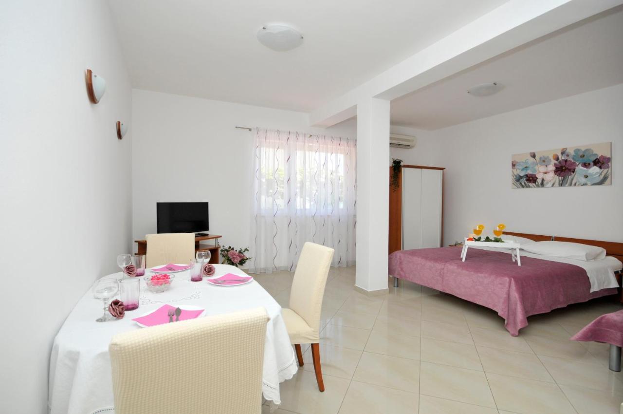Apartments Roza Trogir Exterior photo