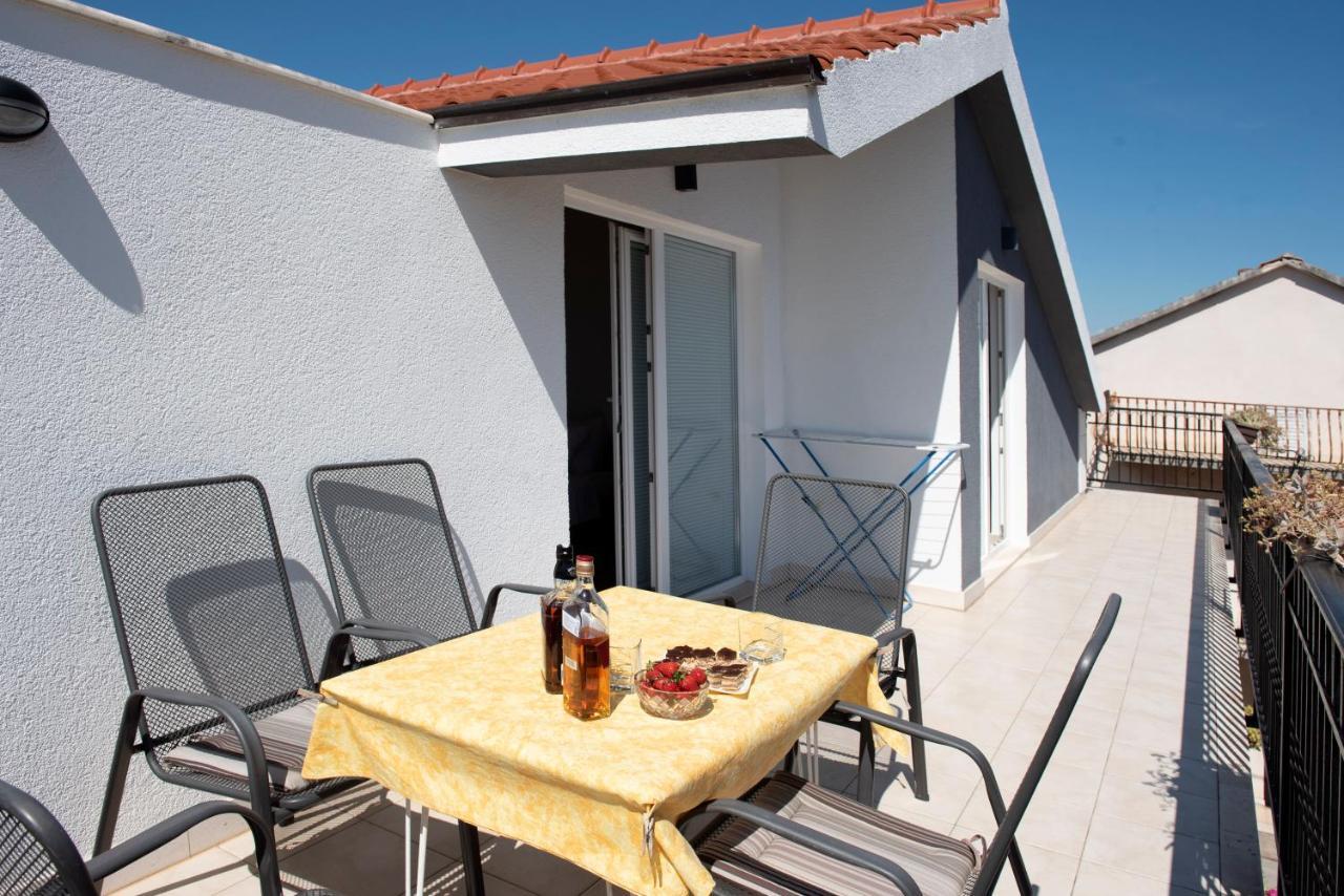 Apartments Roza Trogir Exterior photo